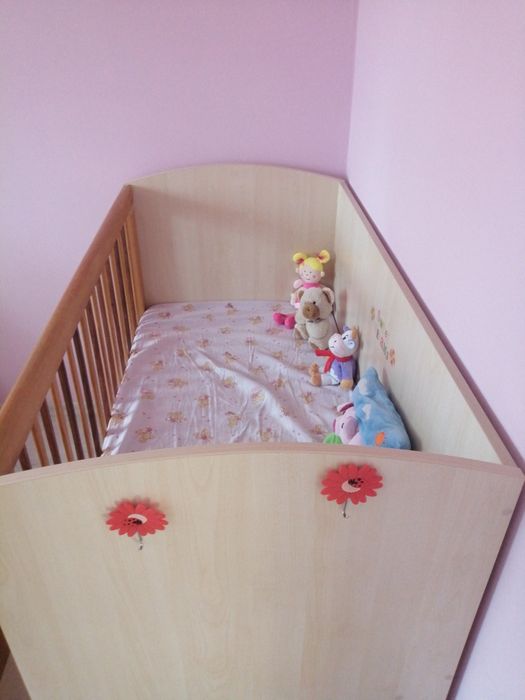 Продавам детска кушетка