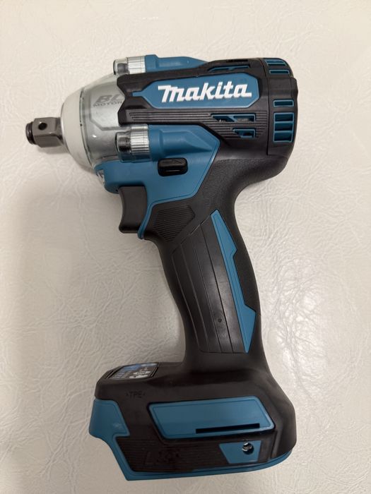 Makita-DTW300-masina de insurubat cu impact
