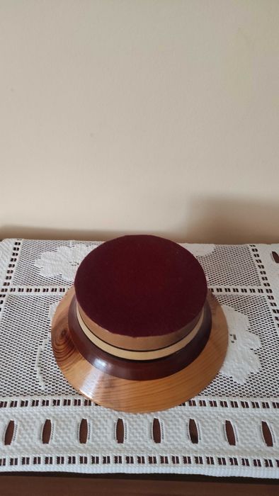 Масивна дървена купа със столче