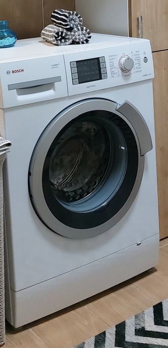 Стиральная машина Bosch и шкаф