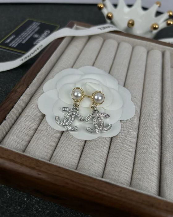 Cercei Chanel Chanel CC Pearl Drop Dangle Earrings ! la comanda