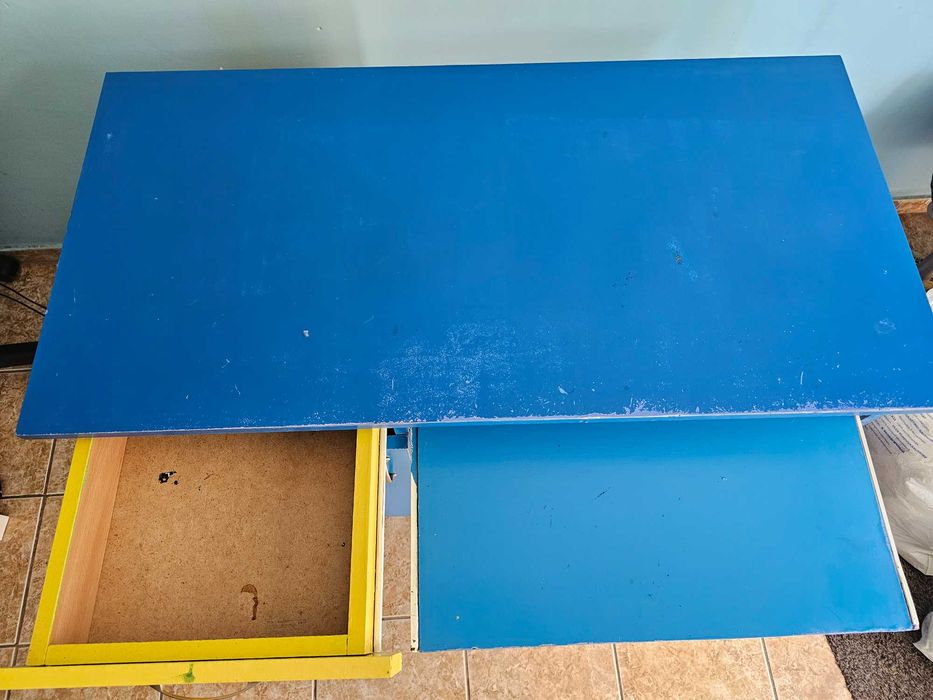 ПОДАРЯВАМ Ученическо бюро и шкаф