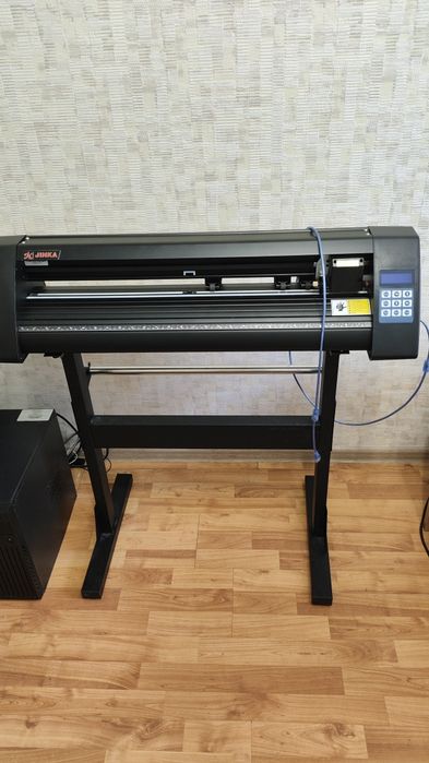 Продам режущий плоттер