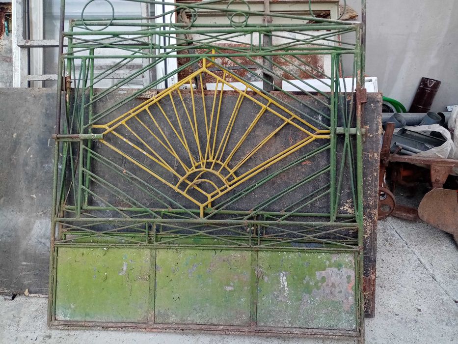 Портал порта за двора