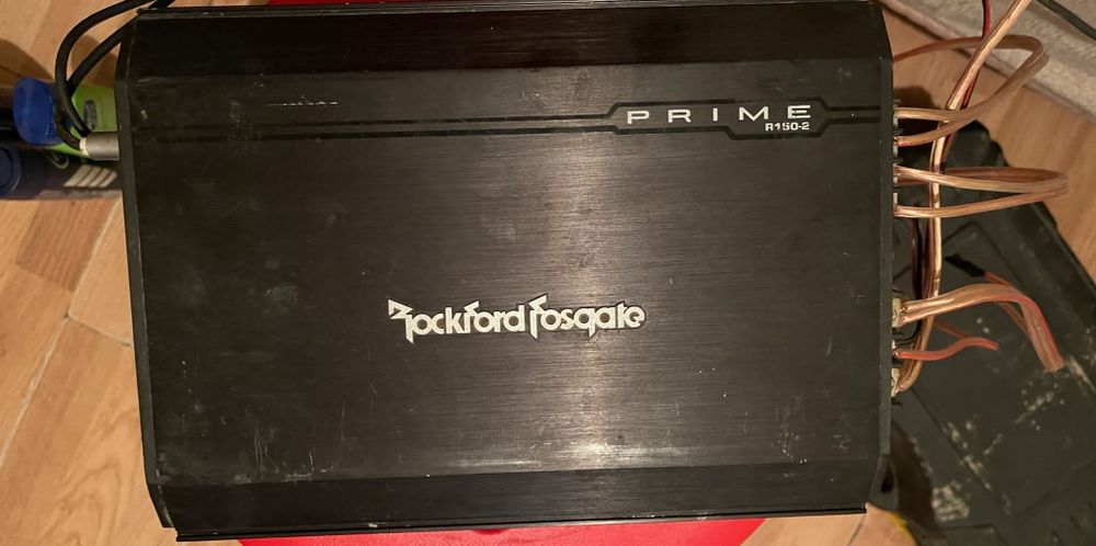 Vând urgent stație subwoofer alpine 300W  cu tot cu subwoofer