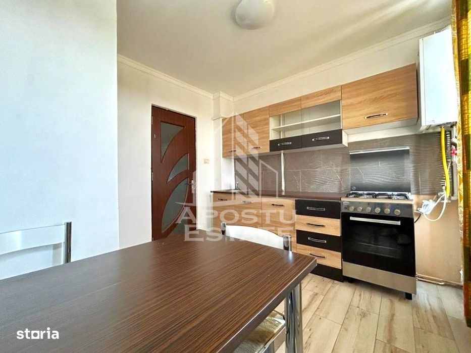 Apartament cu 3 camere 100mp Semidecomandat in zona Ultracentrala