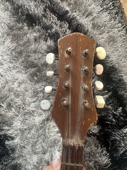 Mandolina veche romaneasca