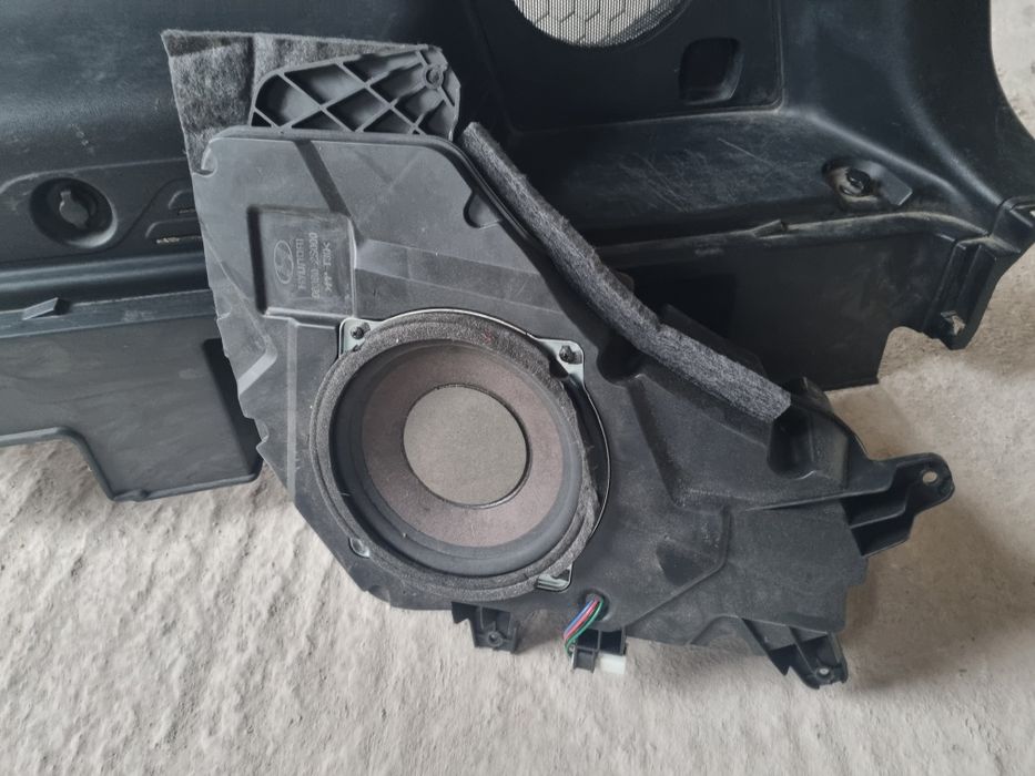 Ix35 - субуфер и кора