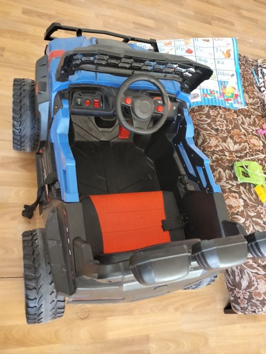 Продам детскую машинку