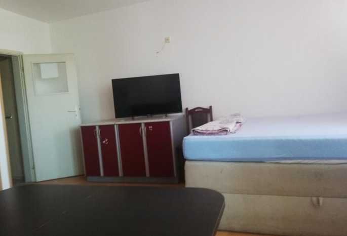 Дава се под наем Едностаен апартамент в Бургас, Изгрев - 35 кв.м за 300 € - Снимка #1