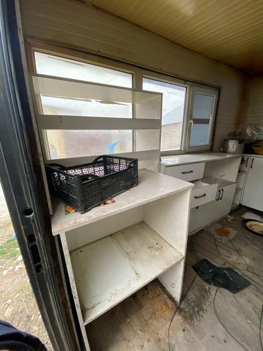 Продам бутик с мебелью