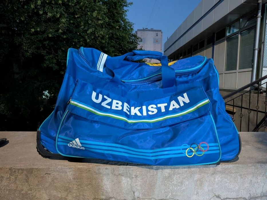 Дорожная сумка Adidas.