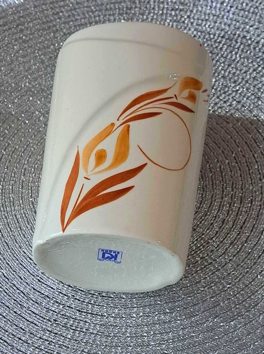 нежна керамична ваза