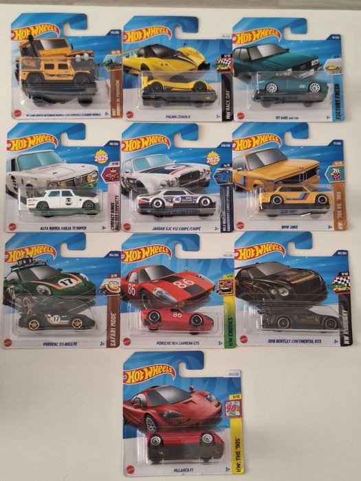 Hot wheels - mega pack - 30 bucati + cadou