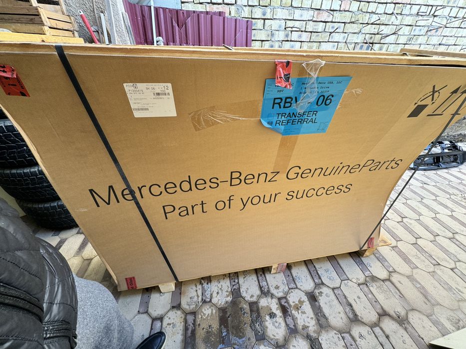 Продам лобовое стекло от Mercedes Benz EQS SUV