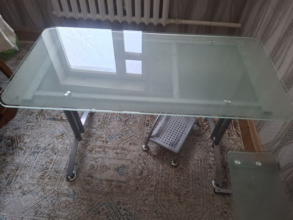 Стол компютерный стеклянный