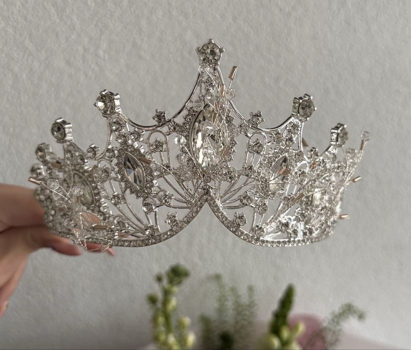 Coronita noua, de mireasa, fara eticheta