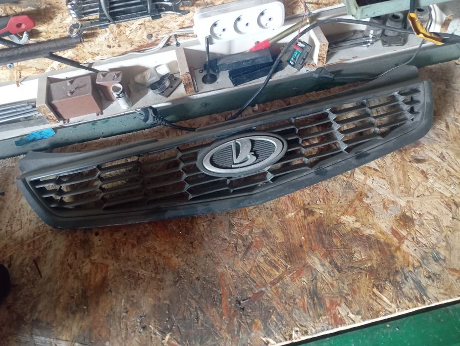 Продам решетку бампера приора 2