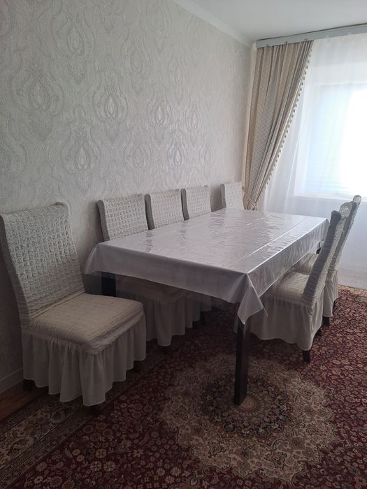 Стол со стульями