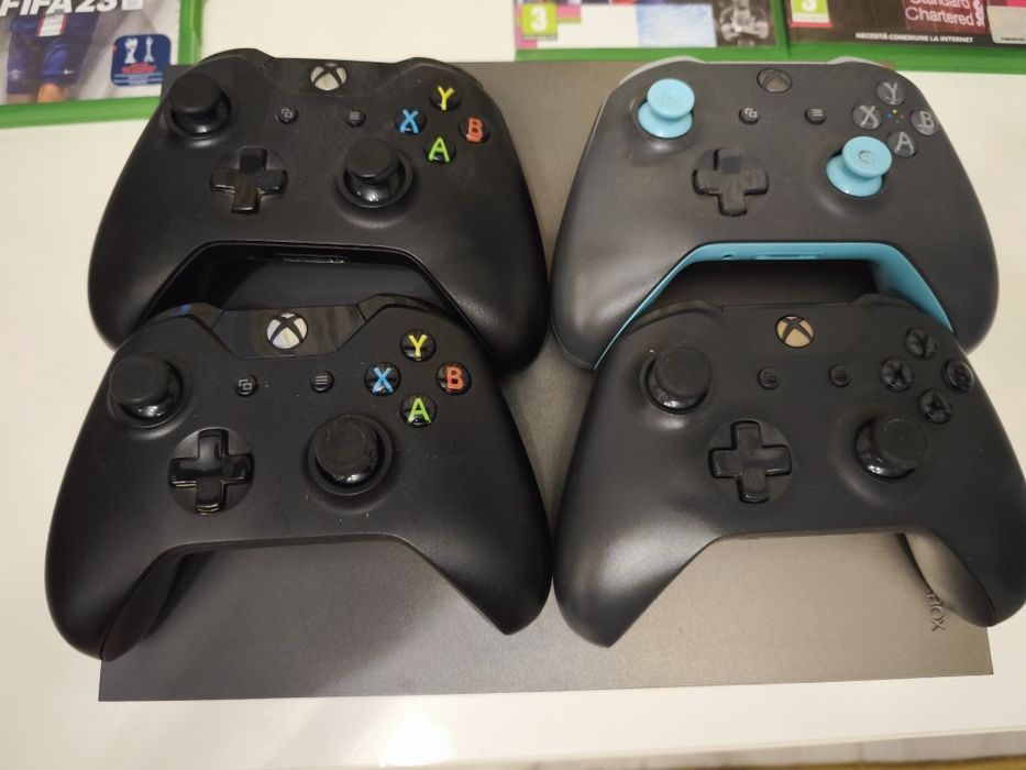 Xbox one x 1000GB+jocuri și 4 controller