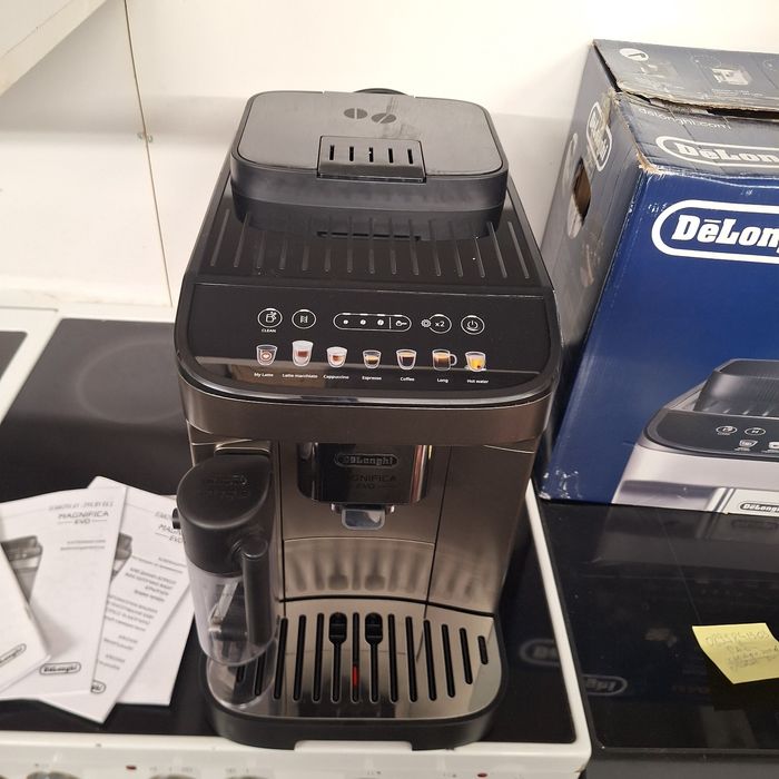 Кафе машина Delonghi Magnifica Evo  + подарък машина за чай Delonghi