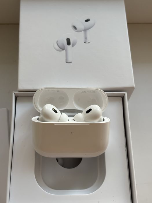 Продам airpods pro оригинал с гарантией