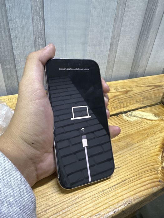 Iphone 16 pro White