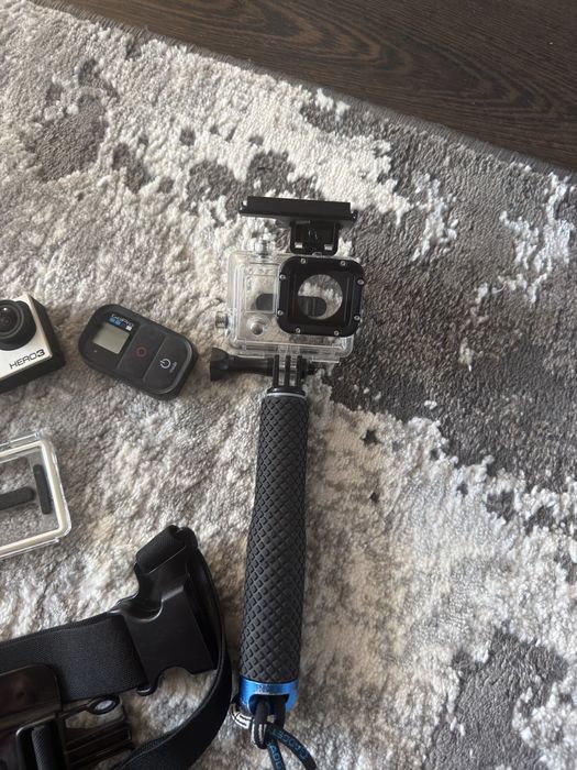 Vand gopro hero3 cu tot ce se vede in poze