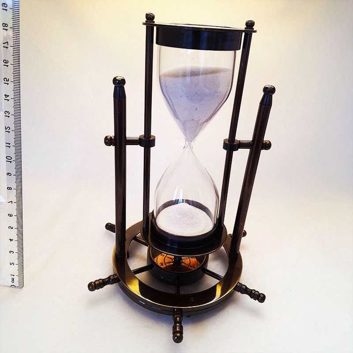 Бронзов пясъчен часовник