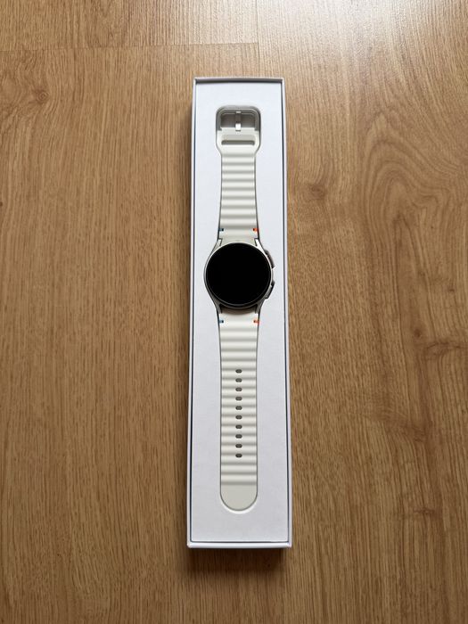 Часовник Samsung Galaxy Watch 7 40mm LTE