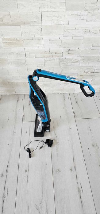 Продавам вертикална прахосмукачка ROWENTA Dual force 2 in 1