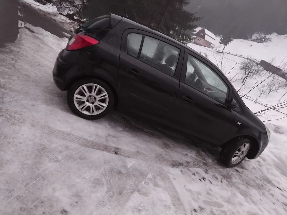 Vând opel corsa .