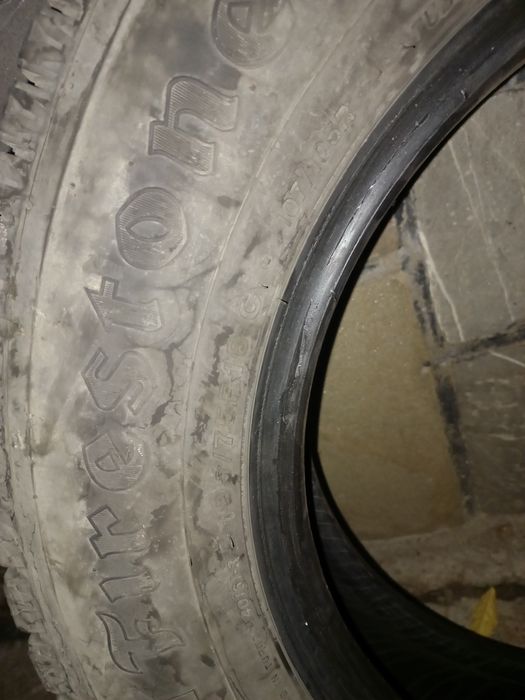 Vând 4 cauciucuri cu dimensiunile de 195   75  16 C