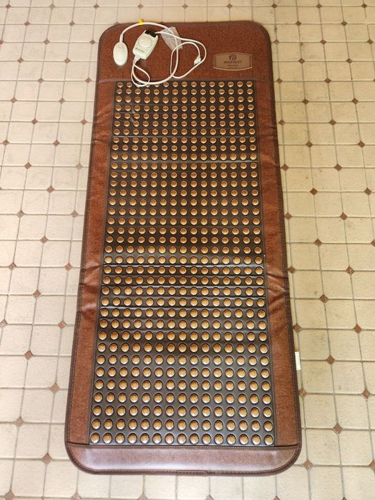 Nuga best lecebniy krovat ,2 ta matrasi bn srocna sotiladi