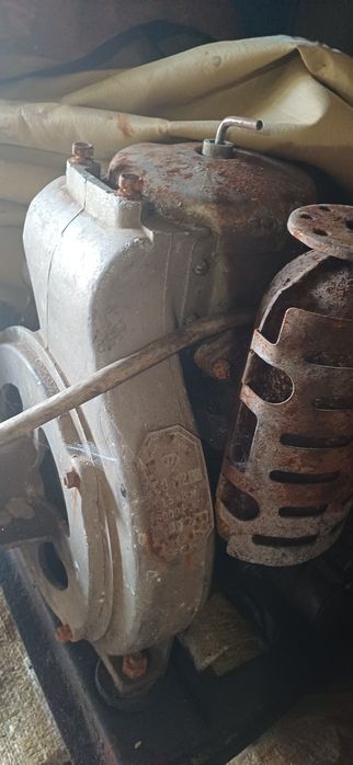 Продам бензиновый мотор для полива