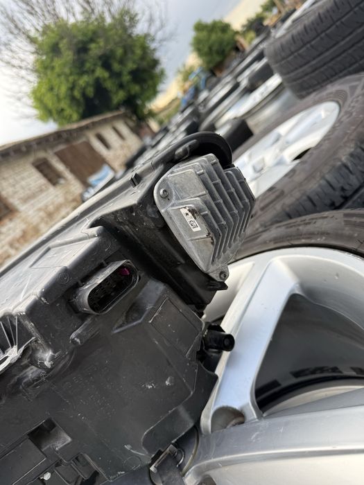 Десен фар волво хс40 volvo xc40