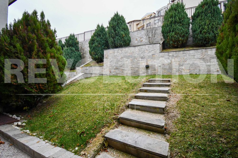 Дава се под наем Къща в София, Център - 318 кв.м за 1700 € - Снимка #17