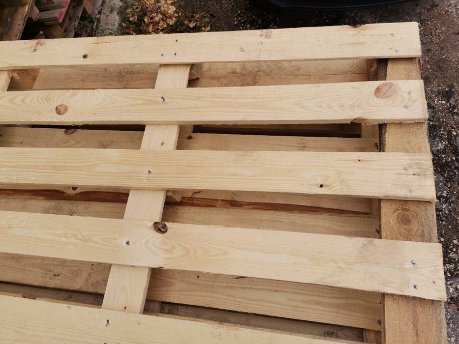 Обява за дървени скари (палети)
