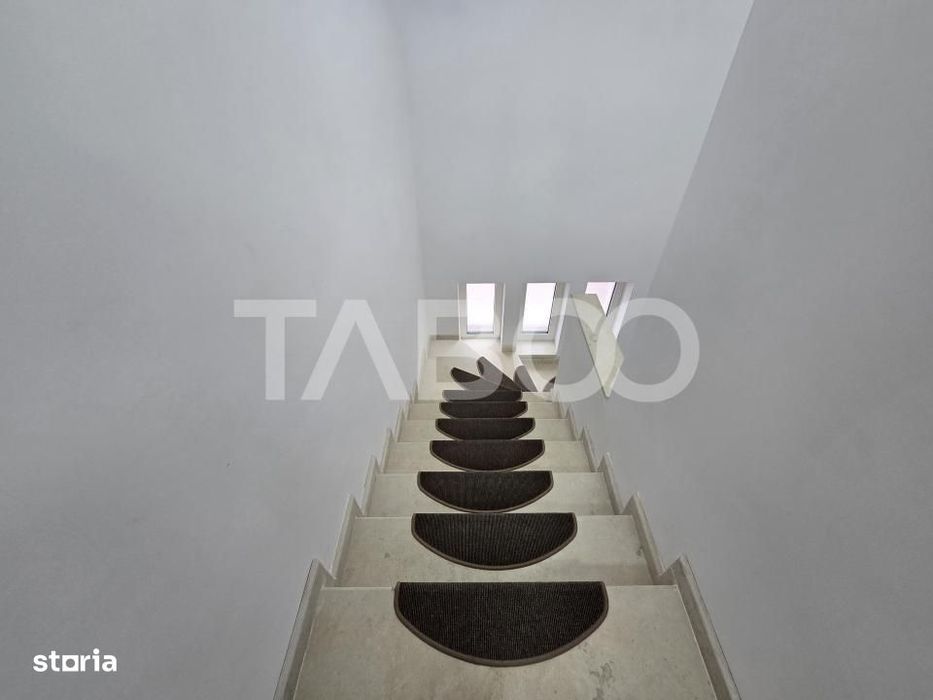Casa individuala de vanzare teren 852 mp 5 camere 2 bai Selimbar Sibiu