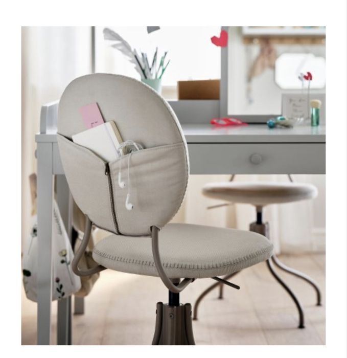 Продавам чисто нов въртящ се стол