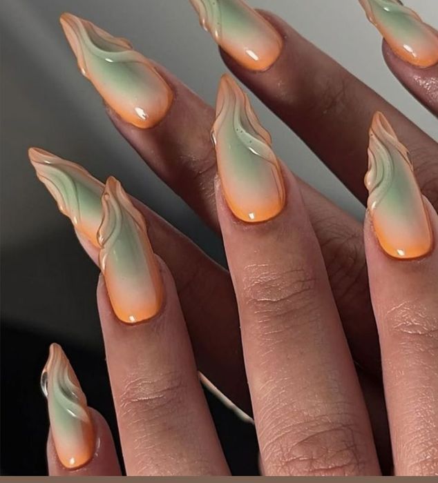 Модель на маникюр