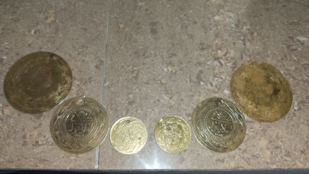 Vând bancnote vechi.