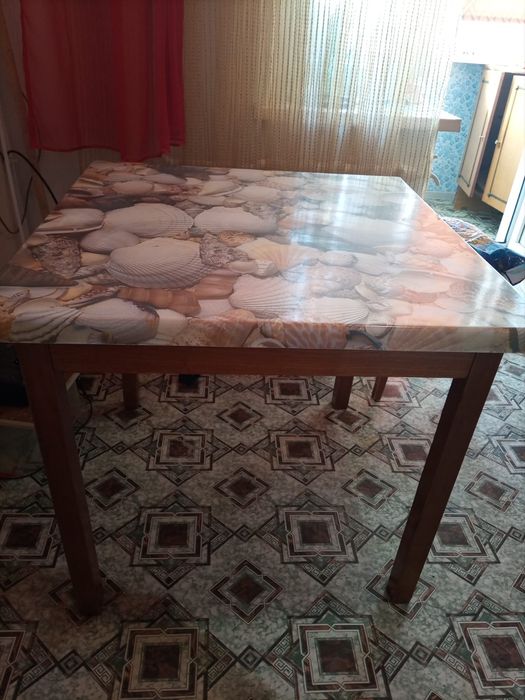 Стол кухонный квадратный