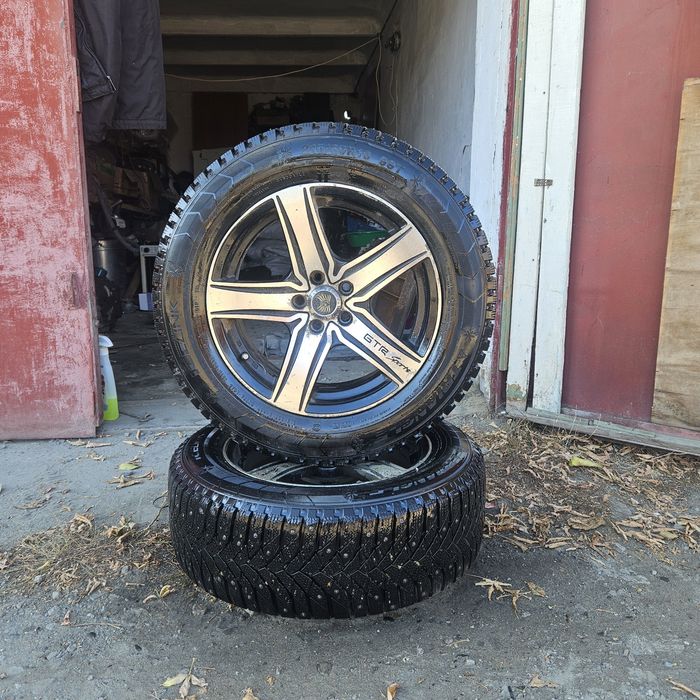 Комплект зимних шин с лисками