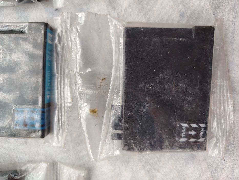 Cartușe vând la grămadă mai multe cartuse