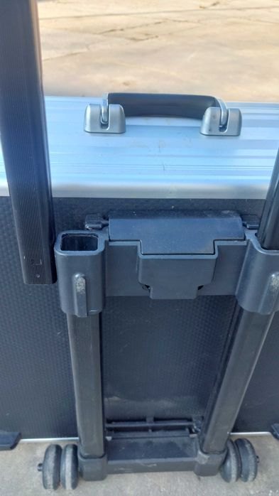 Алуминиев куфар .