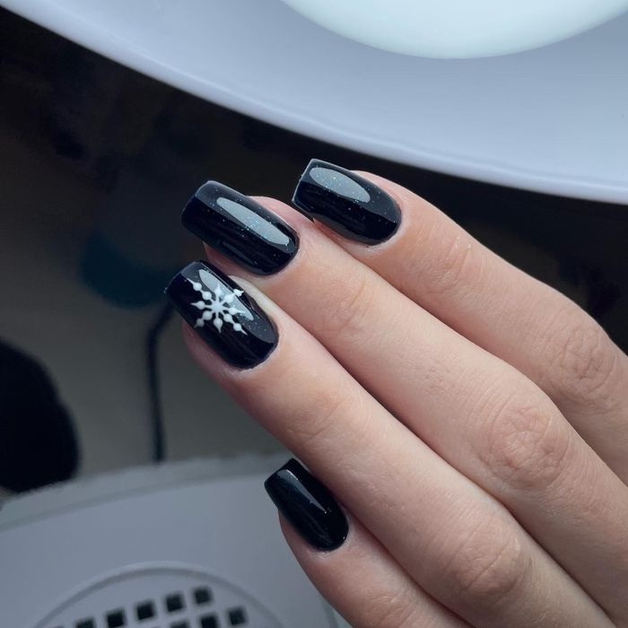 Unghii cu gel si oja semi