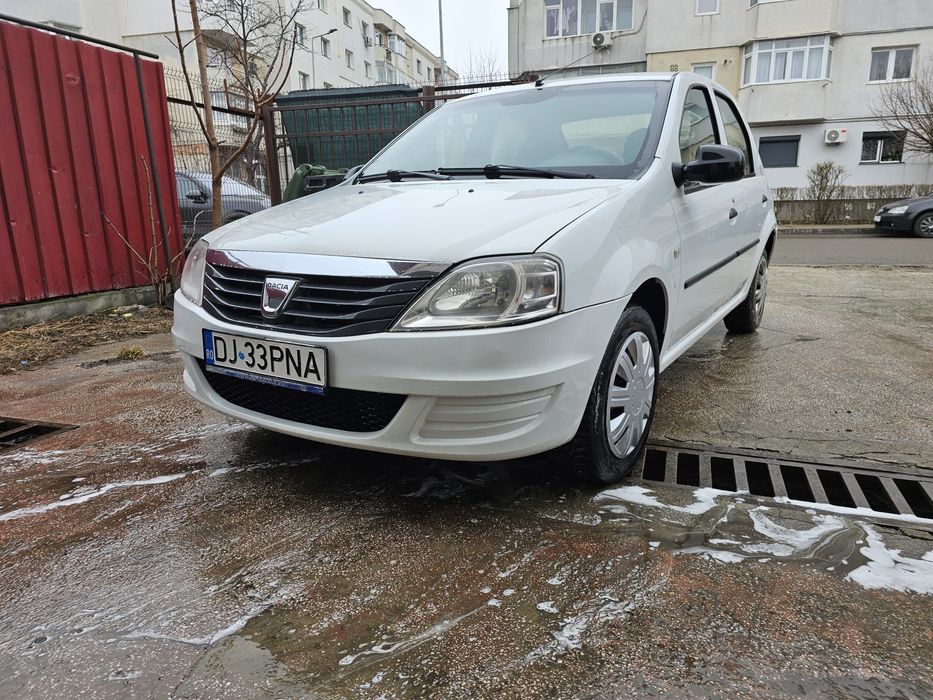 Vând Logan 2013, 1.2 benzina. Varianta cu A.C. și servo.