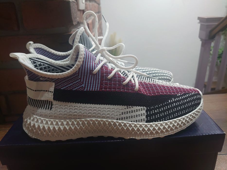 Adidași de pânză noi-nouti 43 marimea