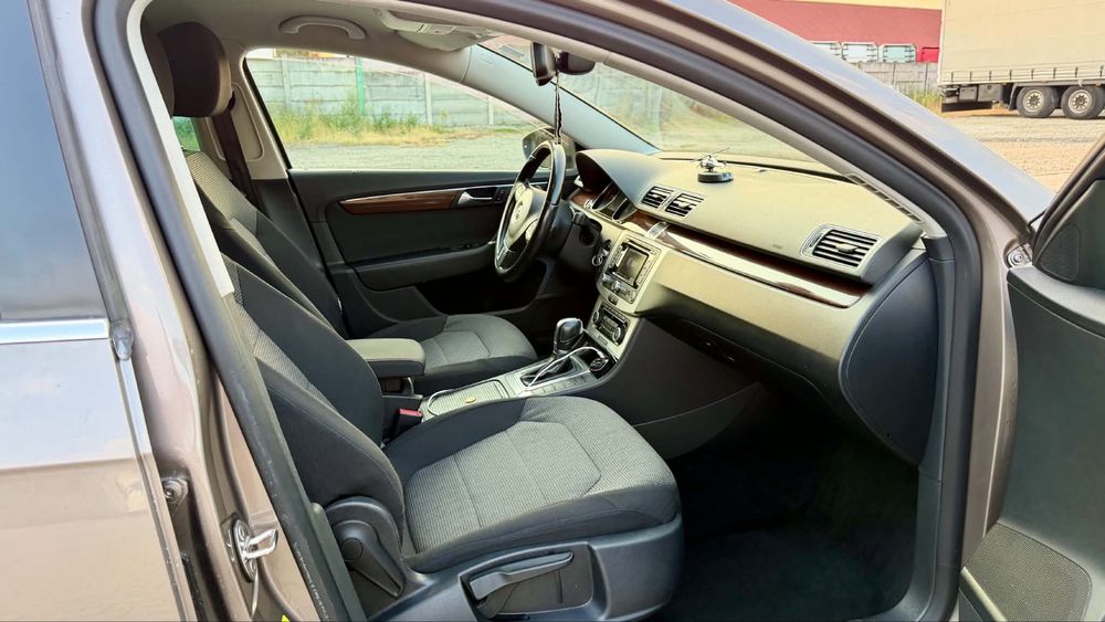 Volkswagen Passat 2.0 TDI– Cutie Automată- impecabil !!!